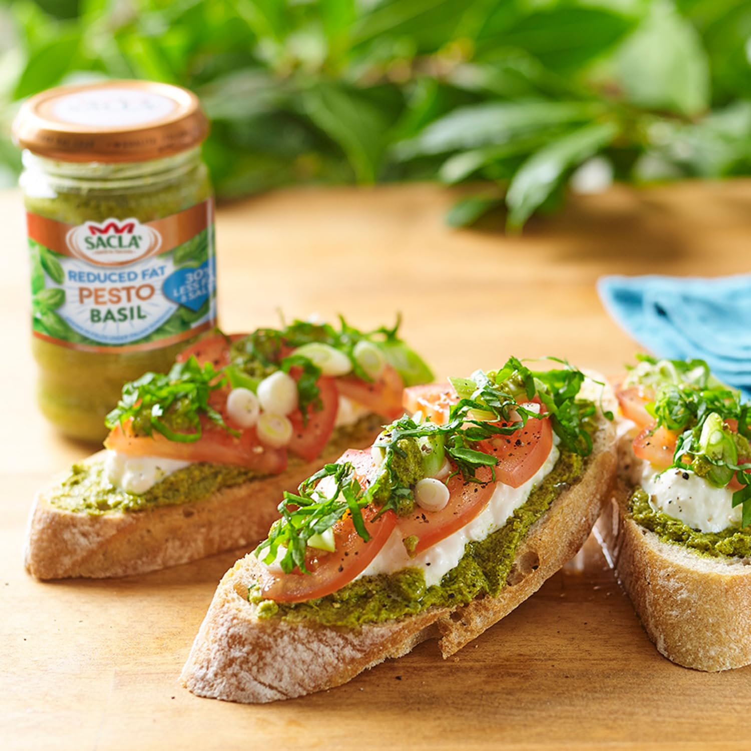 Saclà Italian Basil Pesto - Reduced Fat, with Basil, Cheese, Cashews & Pine Nuts - 190g