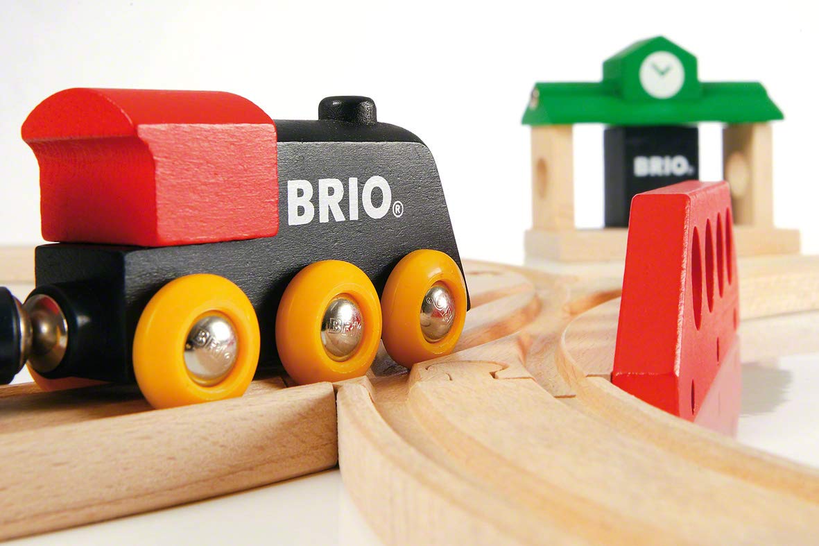 BRIO Classic Figure of 8 Wooden Railway Train Set - Magnetic Wooden Trains for Toddlers 2 Years Up