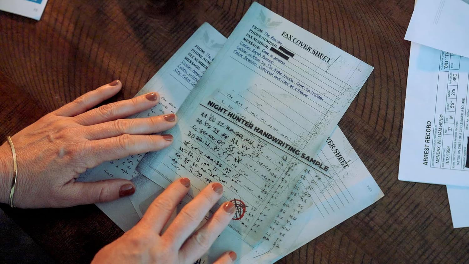 University Games The Night Hunter Murder Mystery Party Game 3