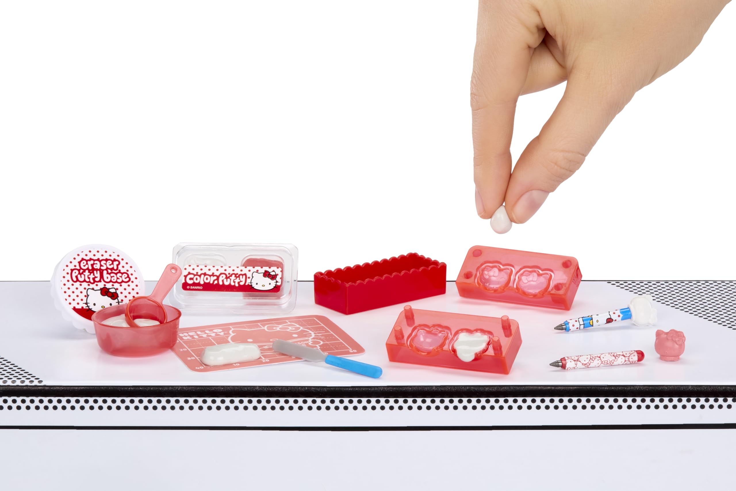 MGA's Miniverse Make It Mini Hello Kitty and Friends Series 3 - Mini Collectible Stationery Set