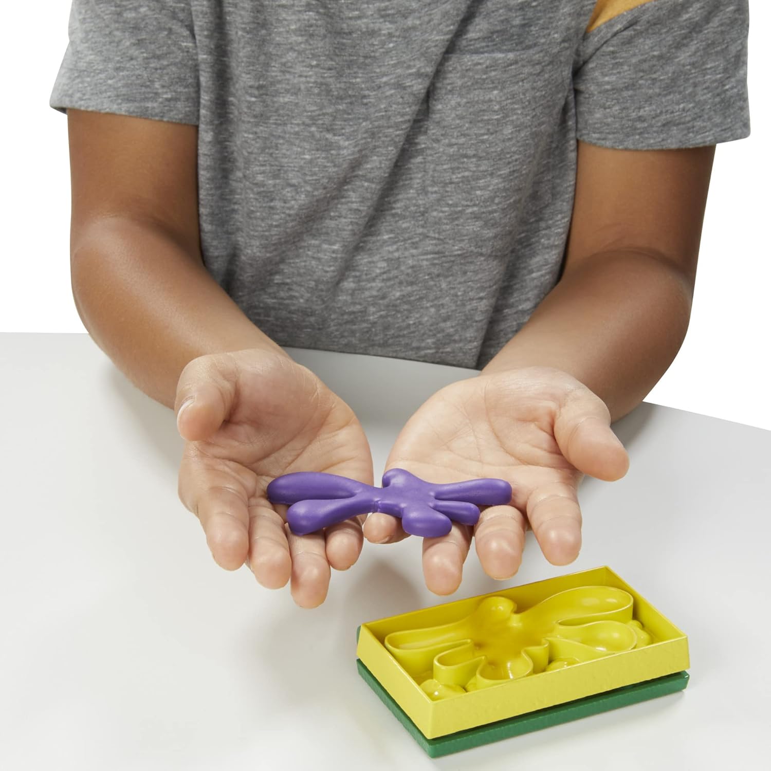 Play-Doh - Zoom Zoom Vacuum and Clean-up Toy with 5 Colours 7