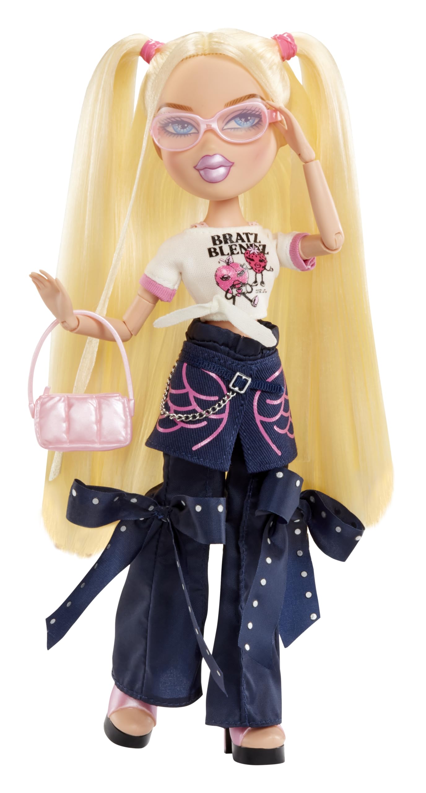 Bratz Stylin' Cloe Fashion Doll with Customizable T-Shirt and Matching Accessories 3