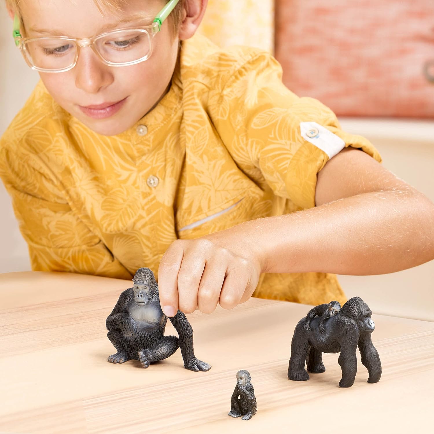 Terra by Battat Gorilla Family Playset - 4pc Realistic Animal Figures for Kids 3+ 3