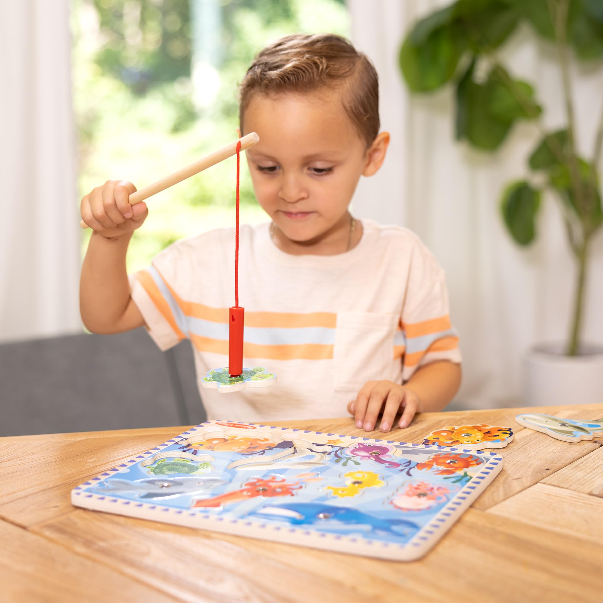 Melissa & Doug Magnetic Wooden Fishing Game - Underwater Puzzle Playset for Kids 3-8 16