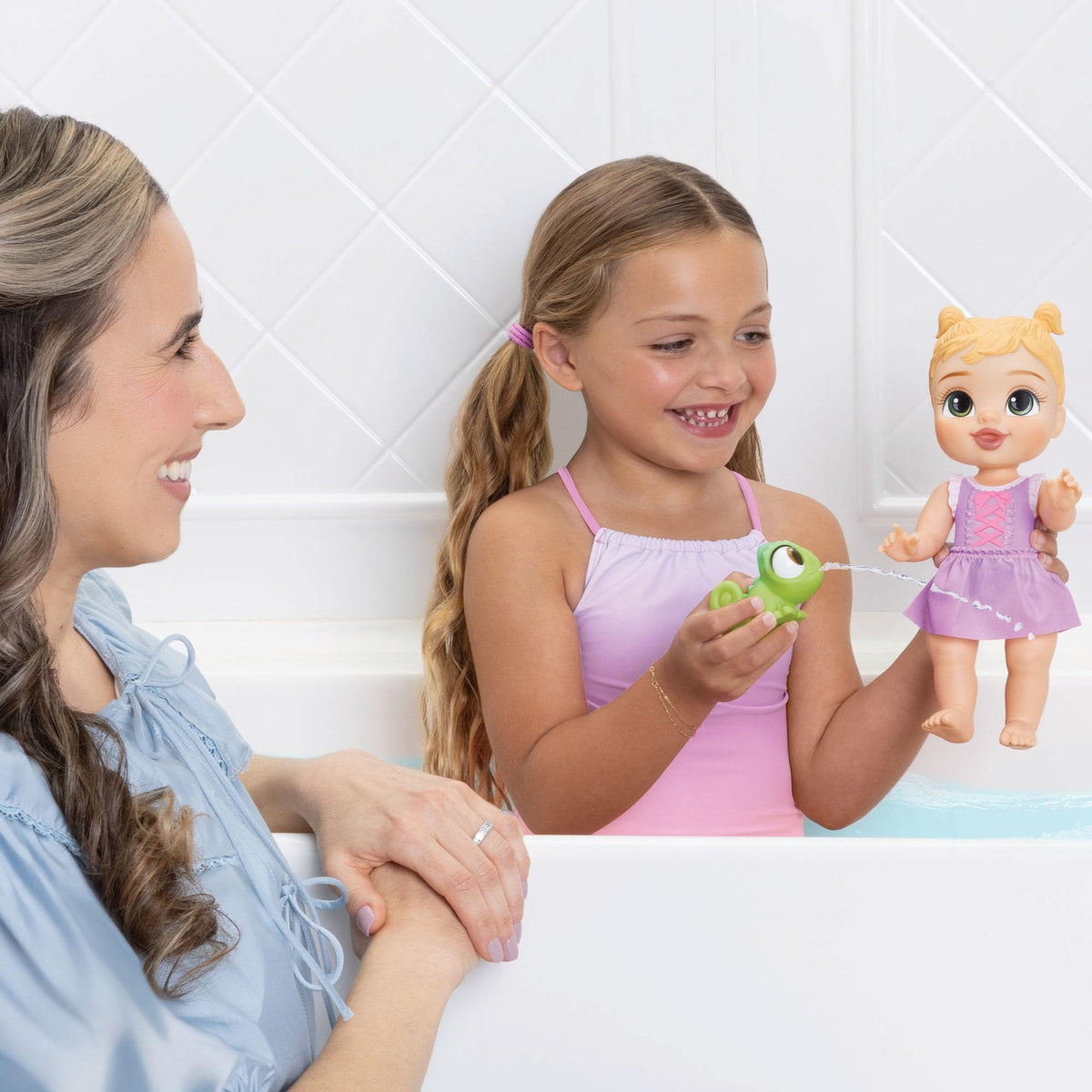 Disney Princess Bath Time Rapunzel 30cm Doll - Colour-Change Dress, Water Squirters, Age 3+