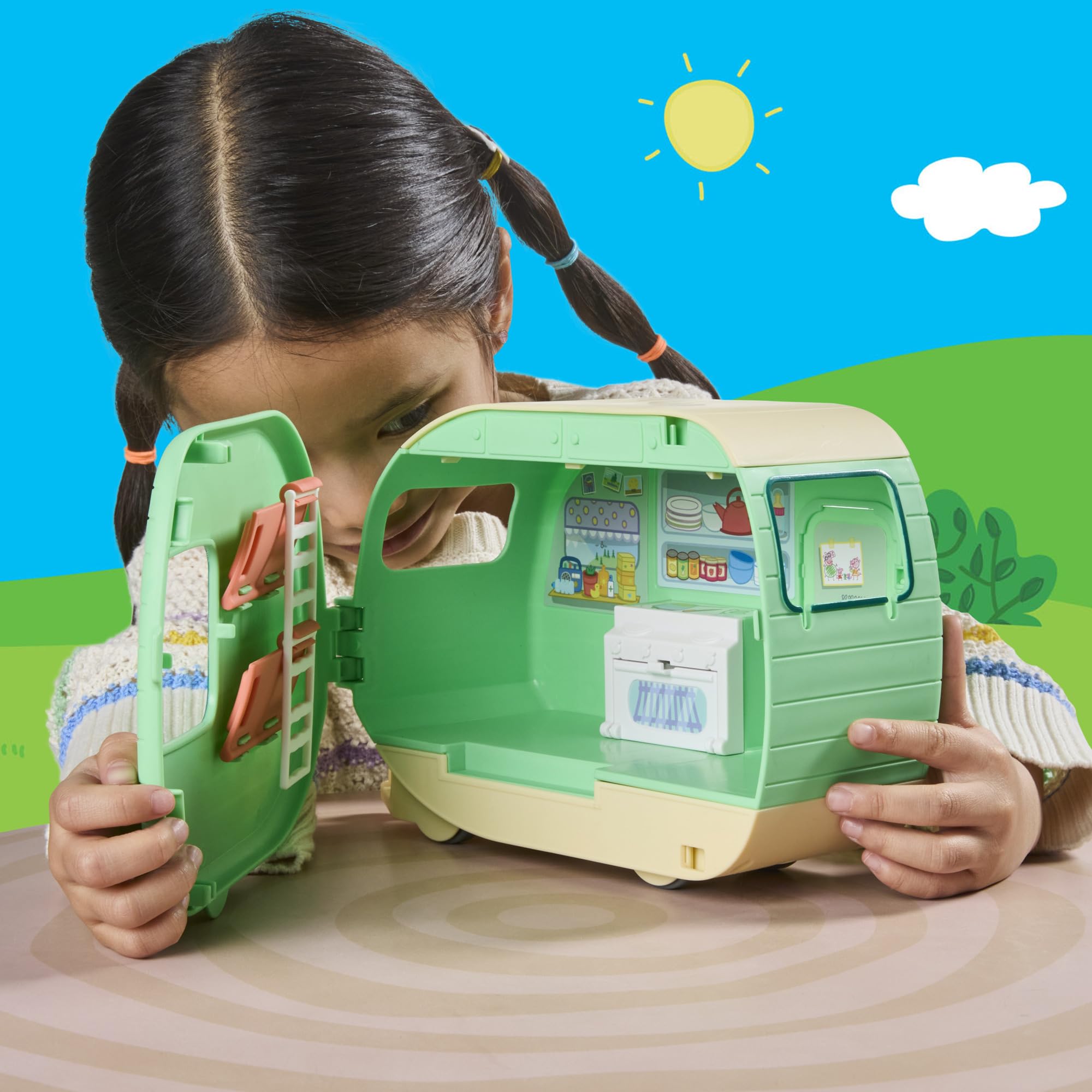 Peppa Pig Three Little Piggies Caravan Playset with 3 Figures - Ages 3+ 6