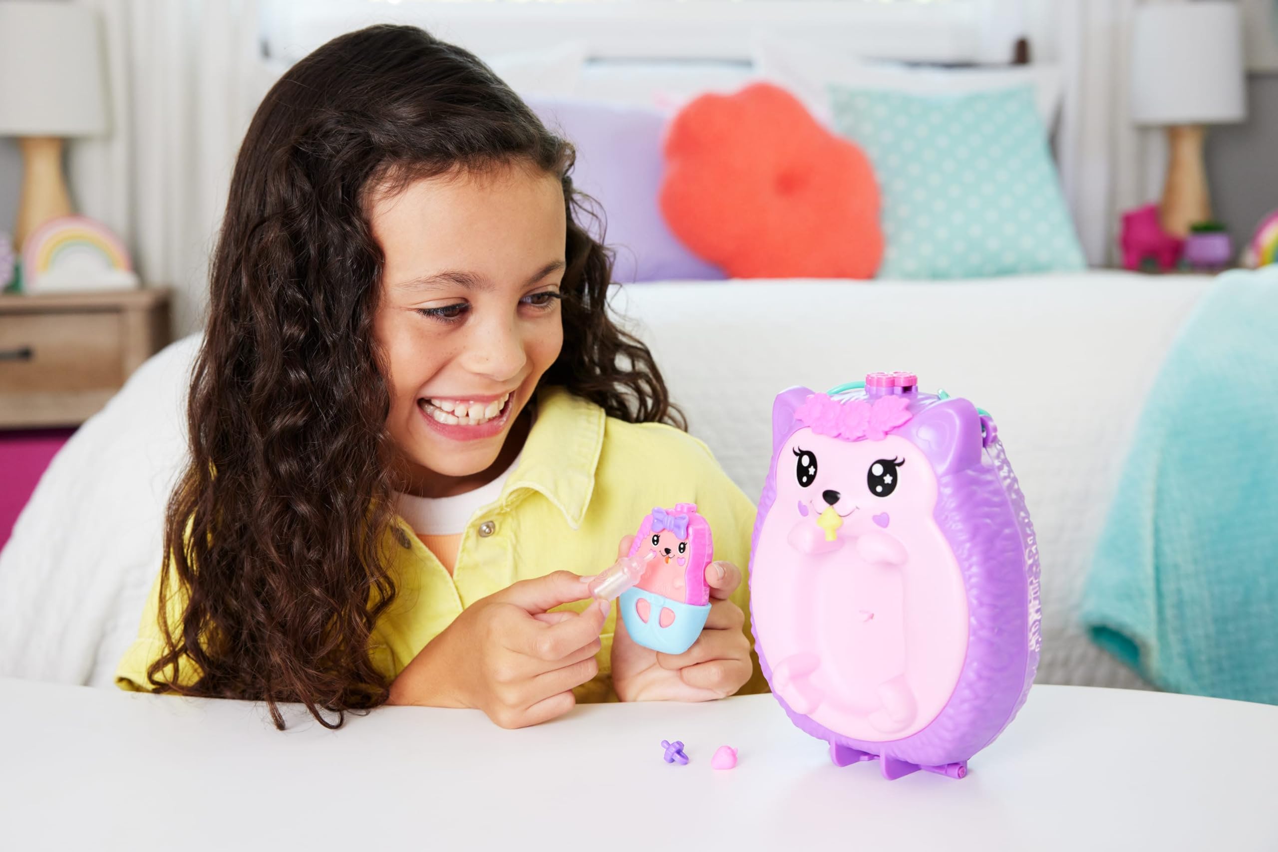 Polly Pocket 2-in-1 Travel Toy with 2 Micro Dolls and 16 Accessories, Hedgehog Purse Playset JBJ91