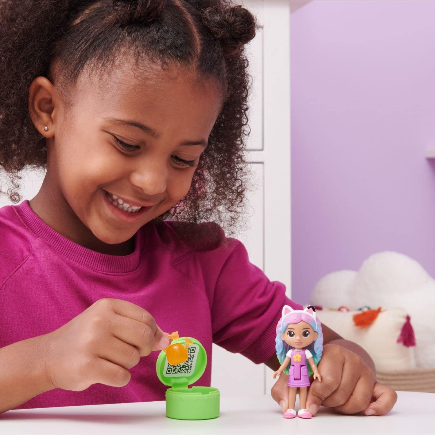 Gabby's Dollhouse 6065350 Friends Set with Rainbow Gabby Doll, Figures and Surprise Accessory 5