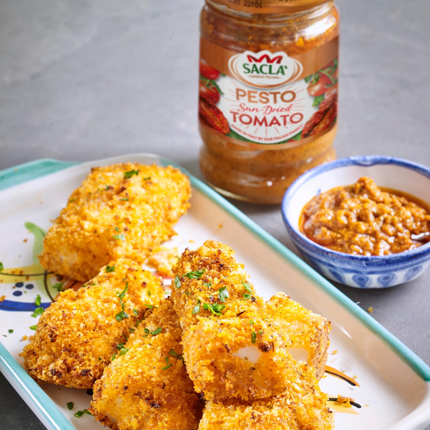 Sacla Pesto Italian Sun Dried Tomato Sauce - 190g | Made with Basil, Parmigiano Reggiano & Cashew Nuts