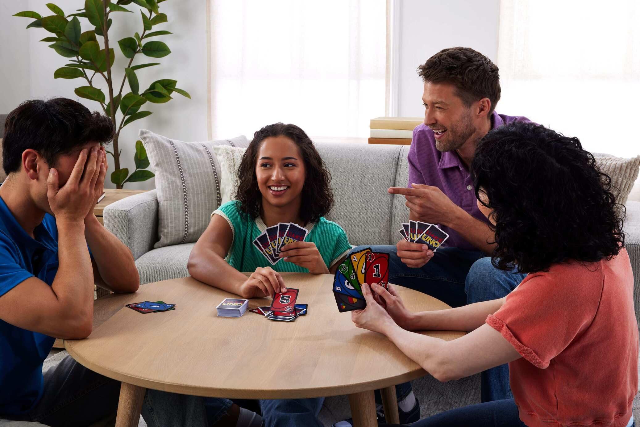 Mattel Games UNO Liar's Card Game - Ages 7+, 2-10 Players, Includes 112 Cards