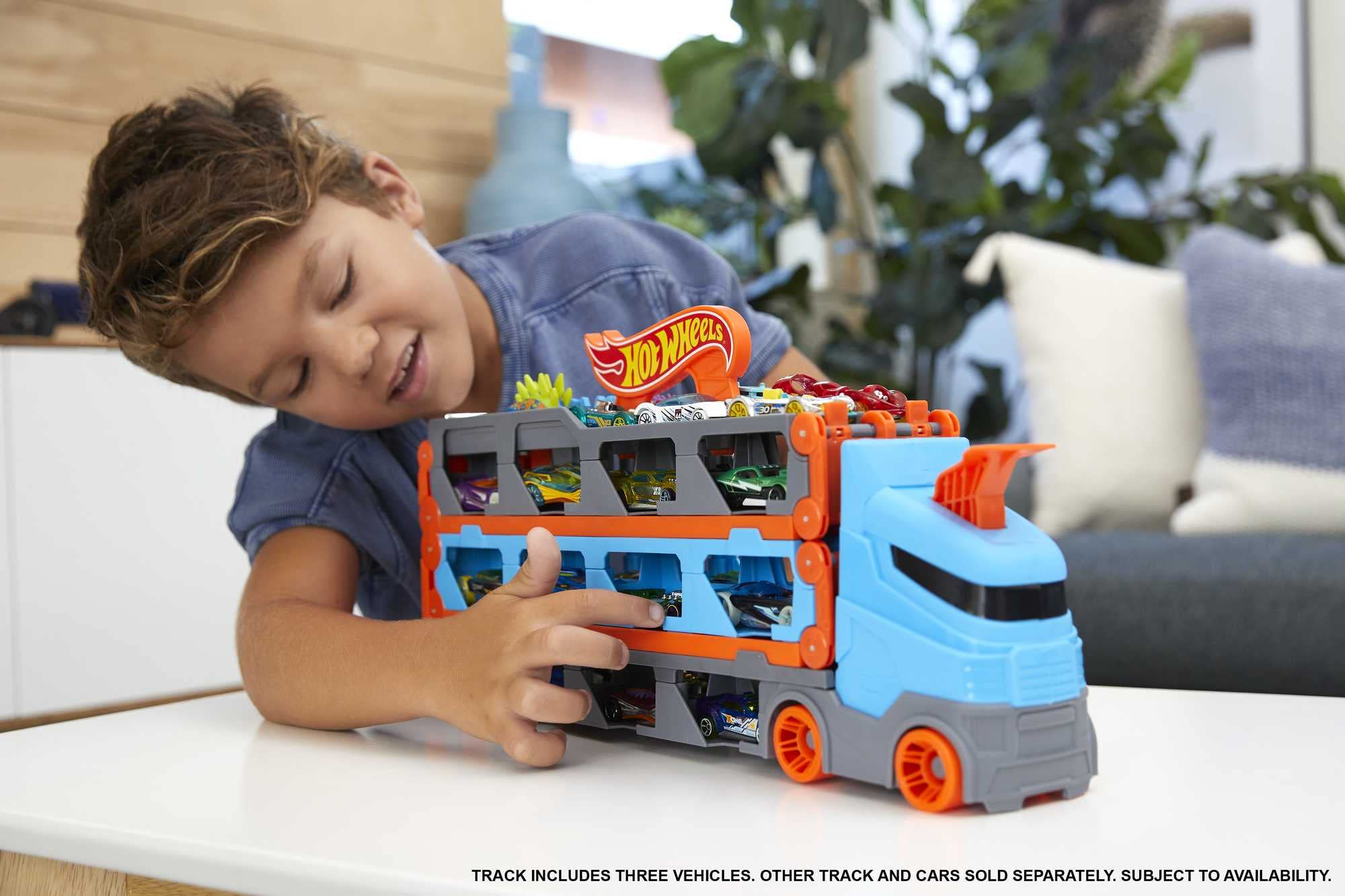 Hot Wheels Speedway Hauler Storage Carrier with 3 Cars & 6-Foot Race Track HGH33