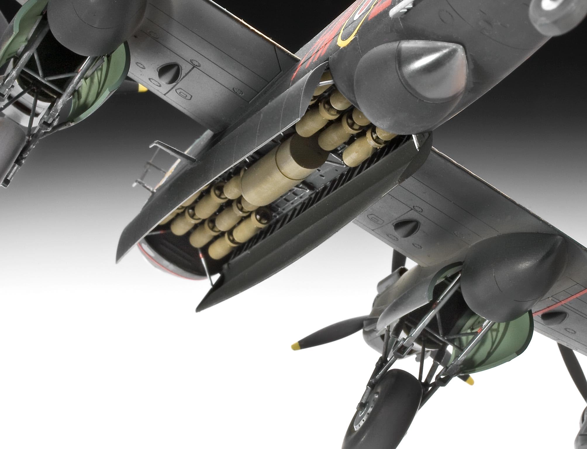 Revell Avro Lancaster Mk.I/III Aircraft Model Kit | 1:72 Scale Plastic | Skill Level 5 4