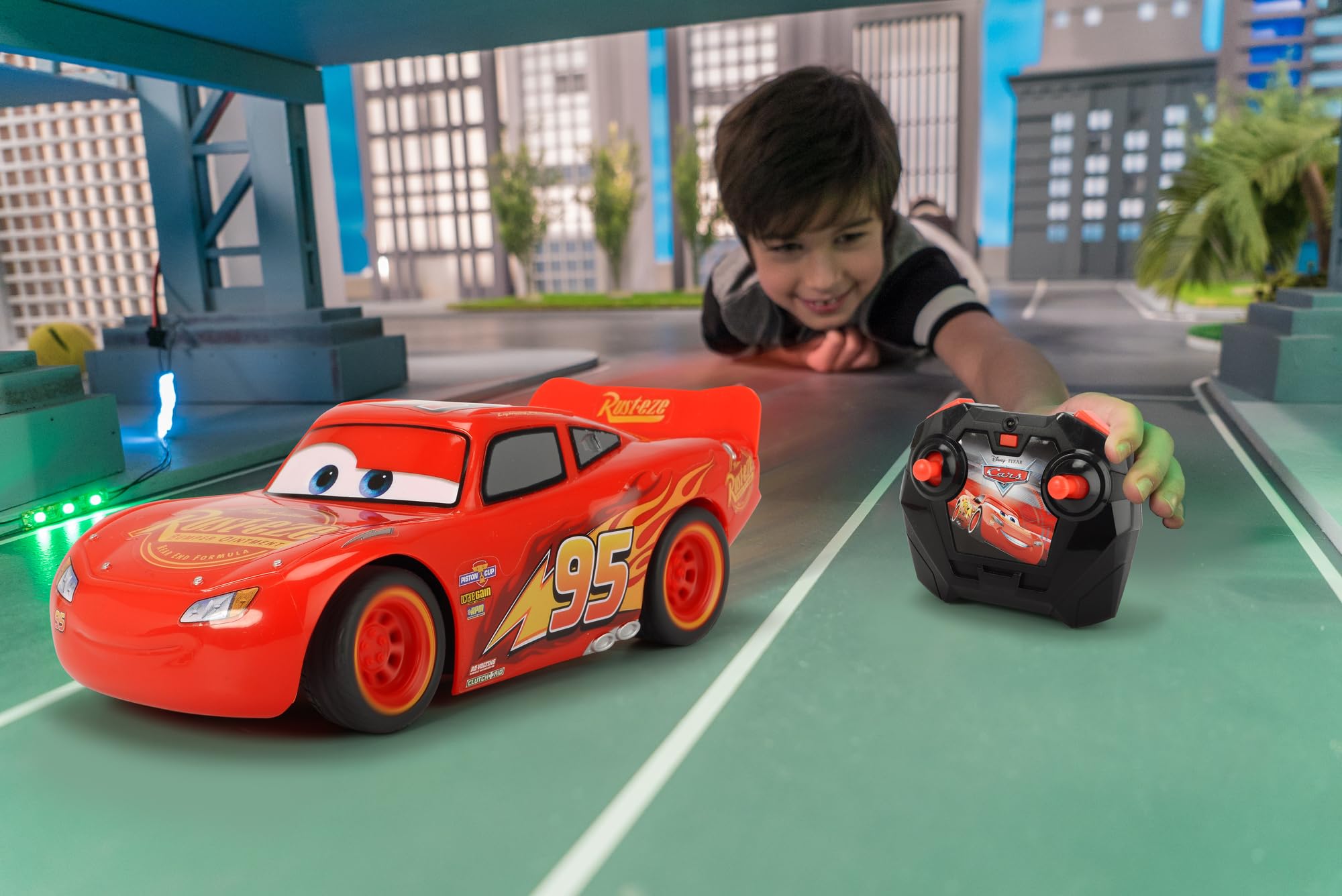 Disney Cars RC Turbo Racer Lightning McQueen - 1:24 Scale Remote Control Car with Turbo Speed 7