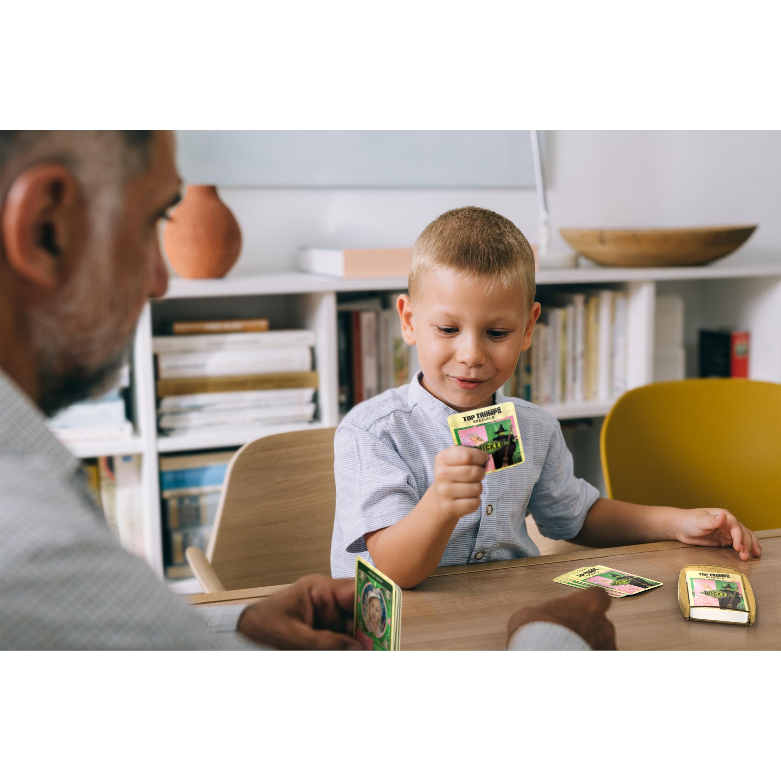 Top Trumps Wicked Educational Travel Card Game | Portable Plastic Case | Unisex Children 4