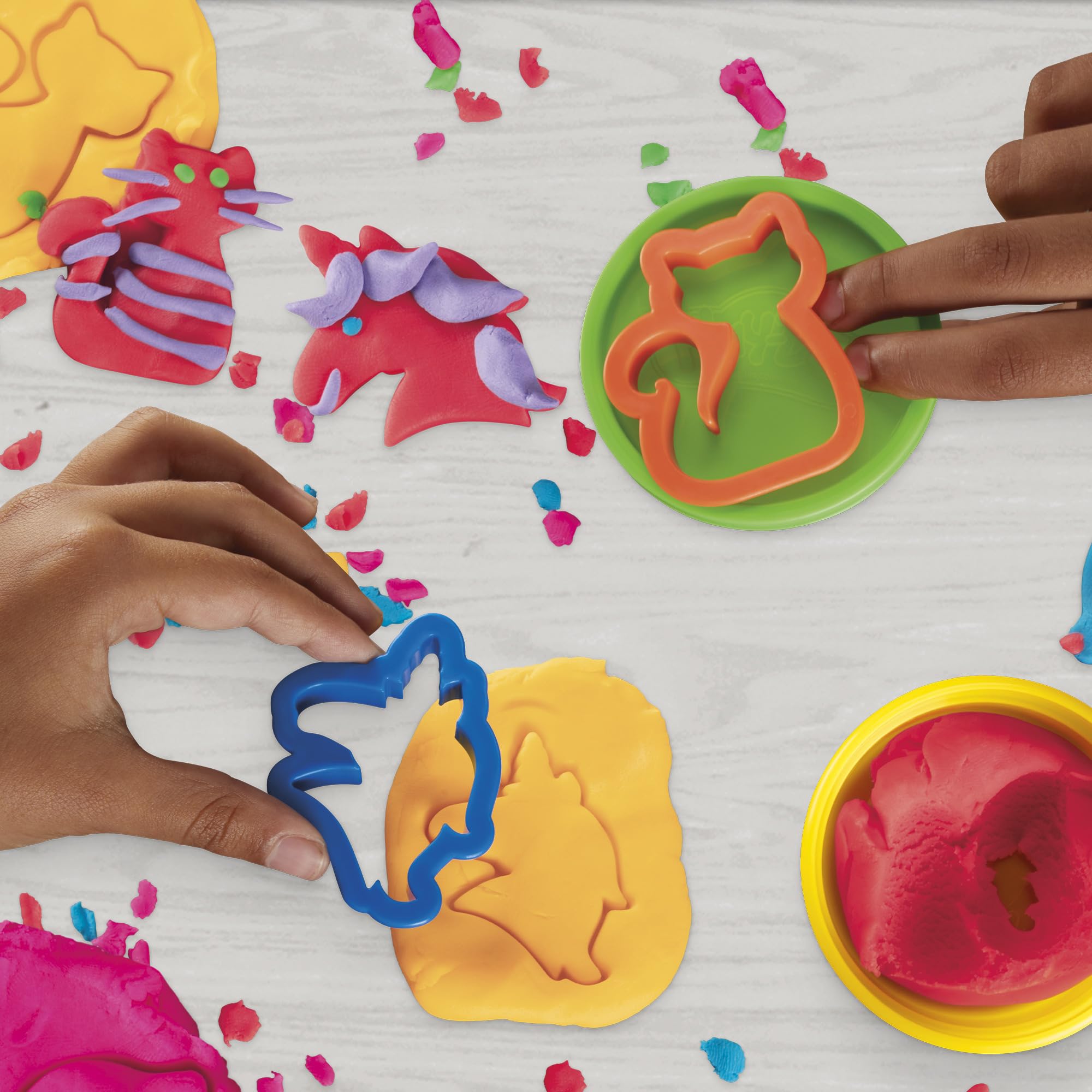 Play-Doh Party Favour Pack of 24 Cans with Cutters | Non-Toxic Modelling Clay for Ages 3+ 6