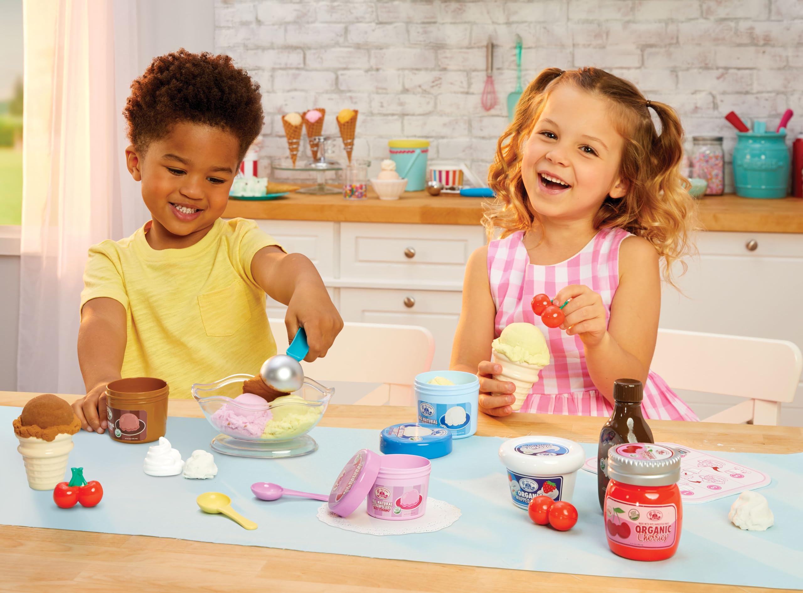 Little Tikes Creative Chefs Ice Cream Kit - 17-Piece Pretend Play Set with Make-It! Mix, Ages 3+ 6
