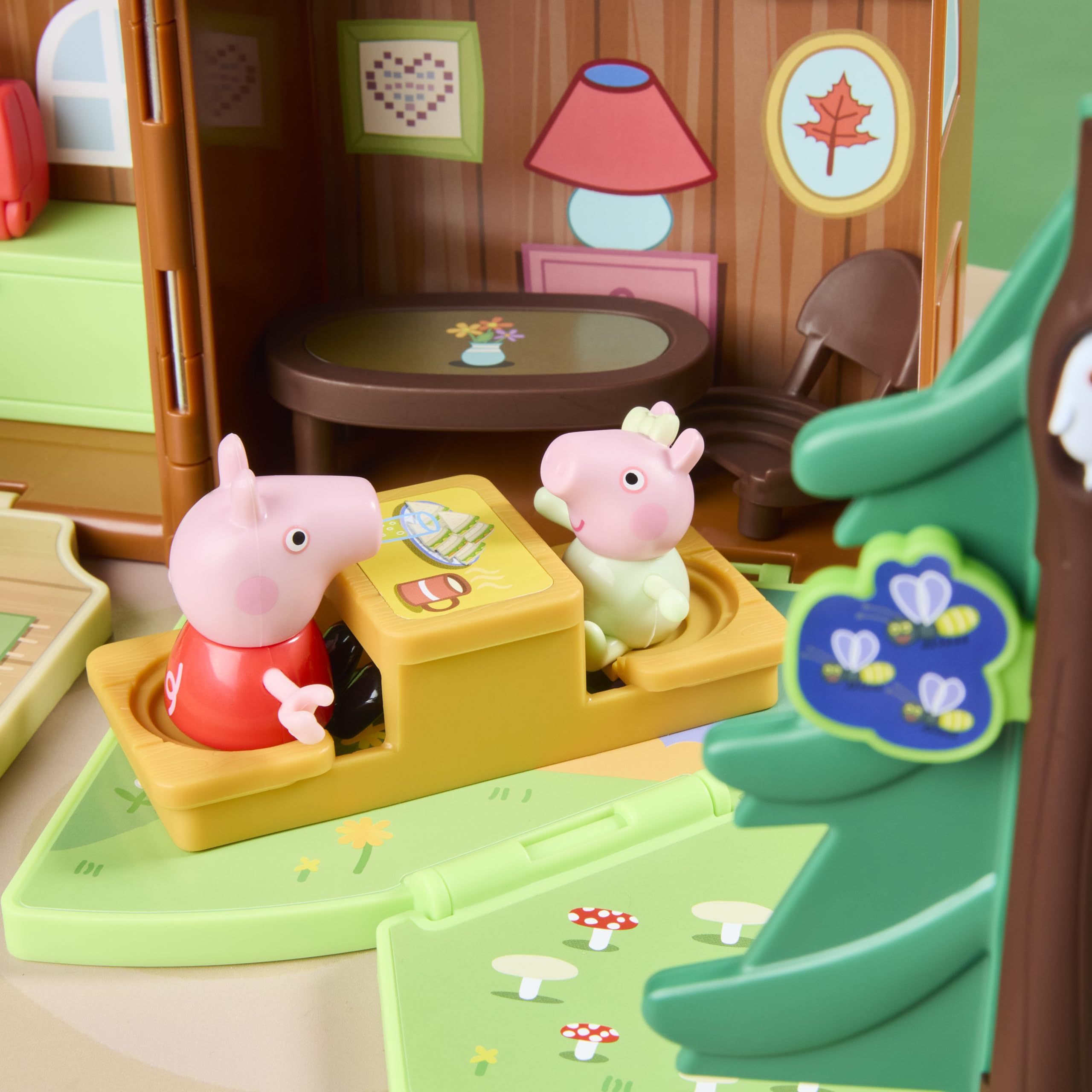Peppa Pig Peppa's Travels: Cabin Adventure Playset with Fold-Up House, 2 Figures, 6 Accessories | Ages 3+ 9