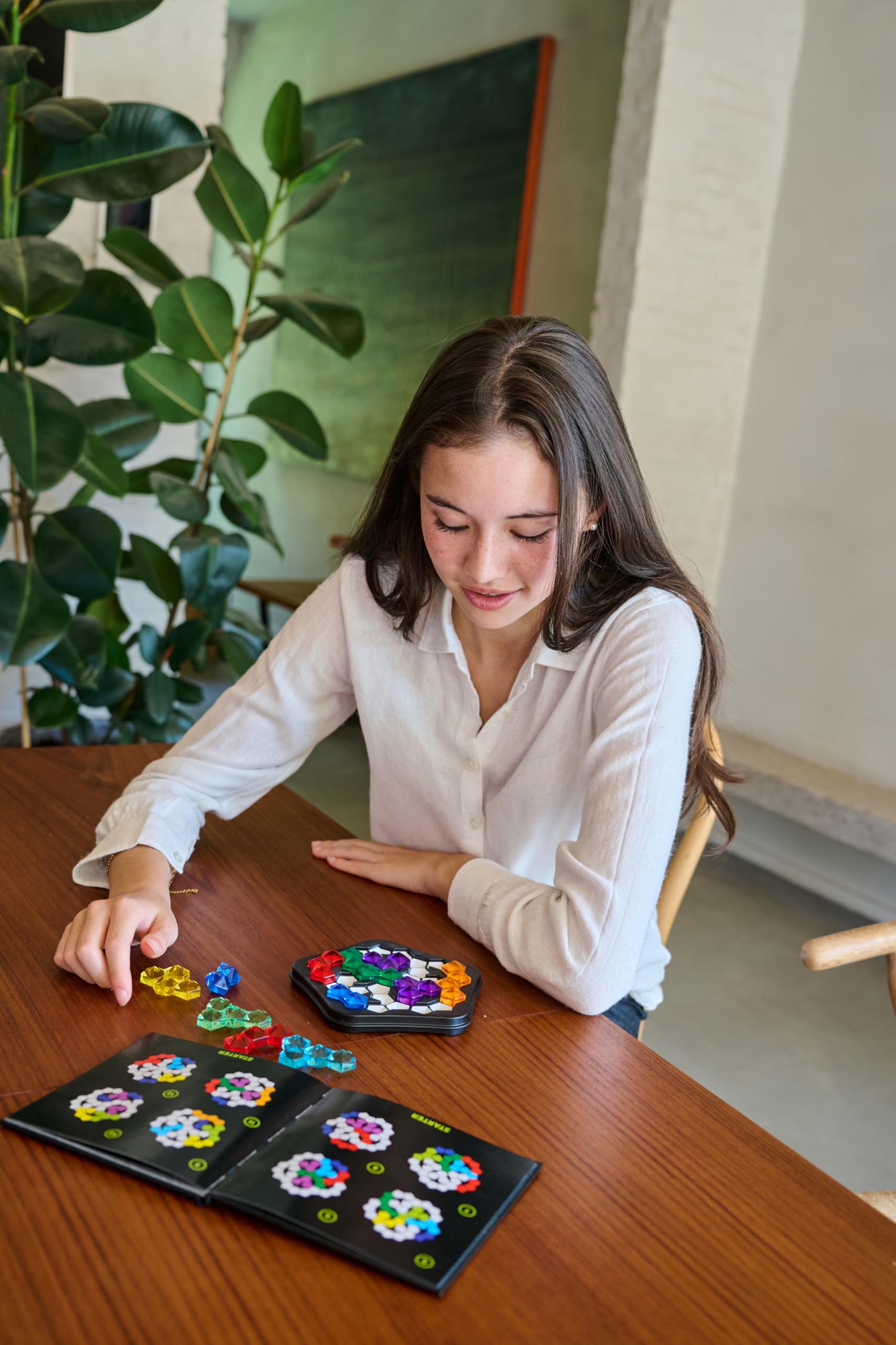 SmartGames IQ Pentagon Puzzle Game with 120 Challenges 12