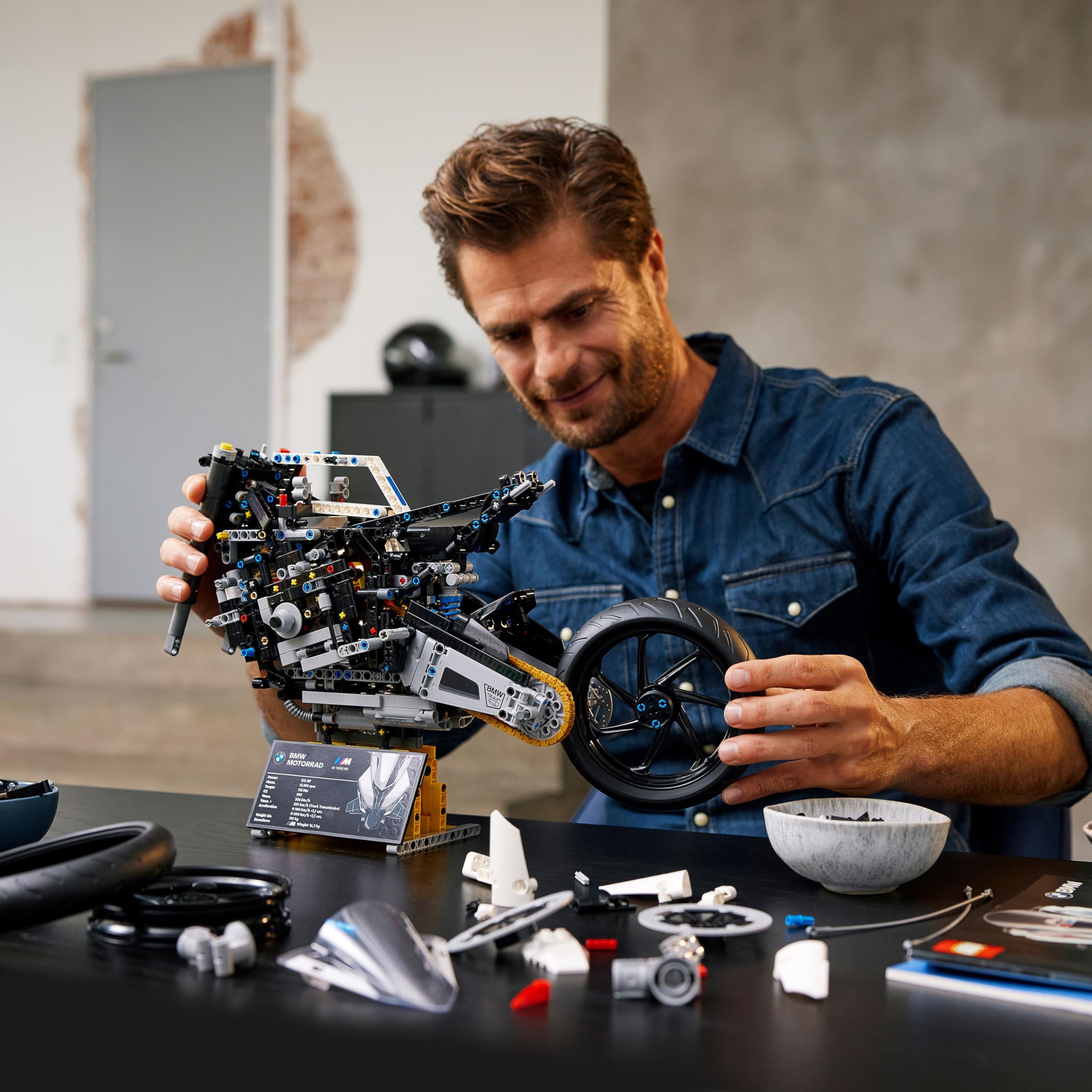 LEGO Technic 42130 BMW M 1000 RR Motorbike Model Kit | 1:5 Scale | 1920 Pieces 5