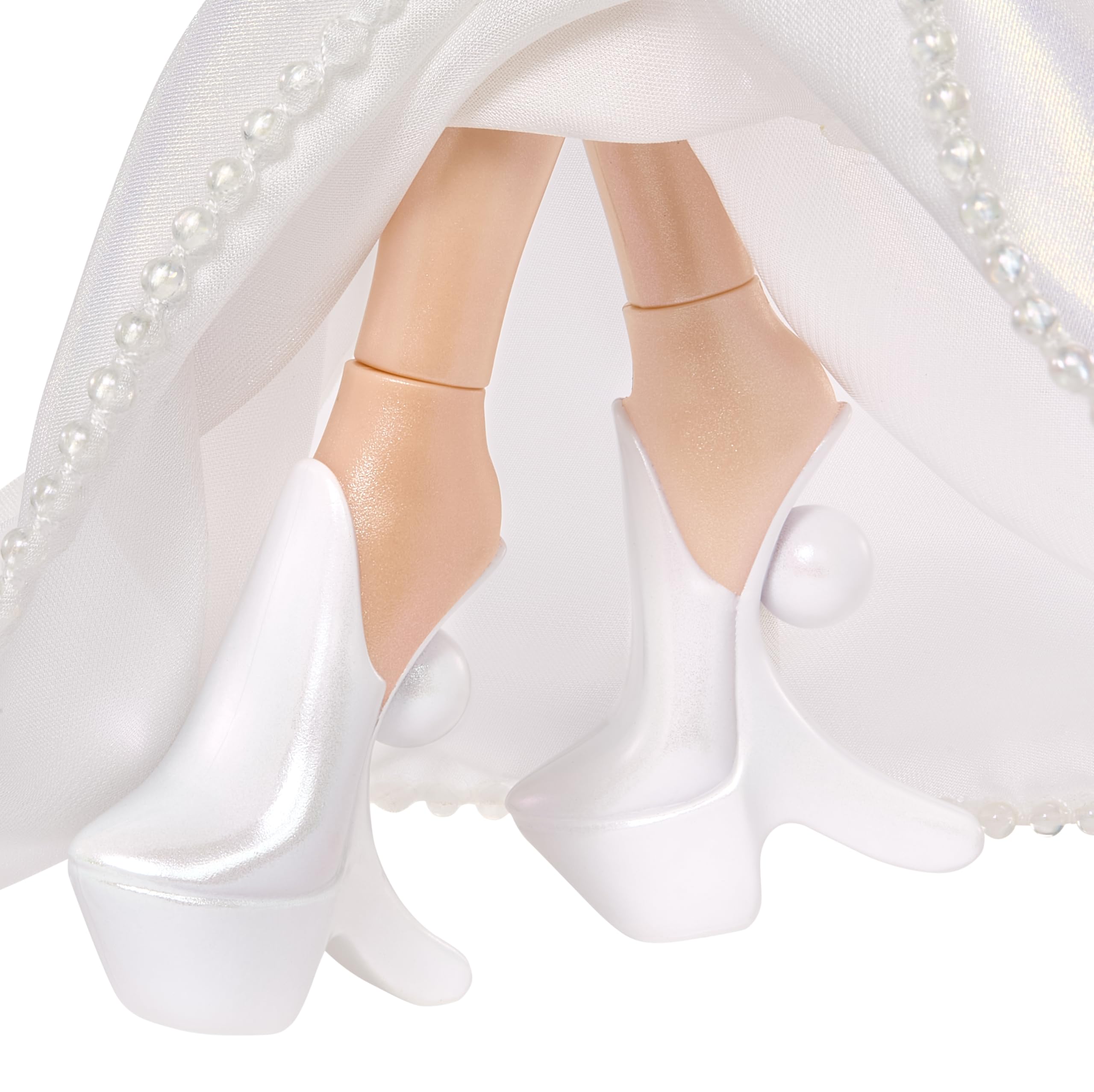 Bratz Holidayz Frosty Nightz Cloe Collector’s Edition Doll | 10 inches | Limited Edition 6