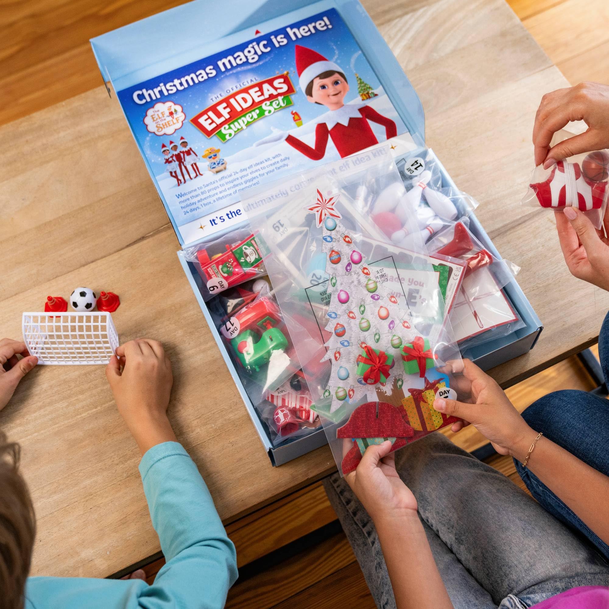 The Elf on the Shelf - 24-Day Super Set with 80+ Props & Accessories 6