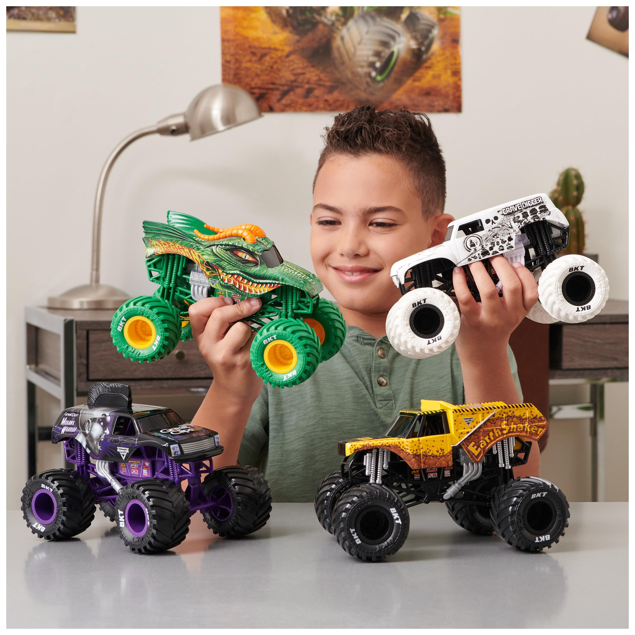 Monster Jam Megalodon Monster Truck - 1:24 Scale Die-Cast Vehicle | Working Suspension 7