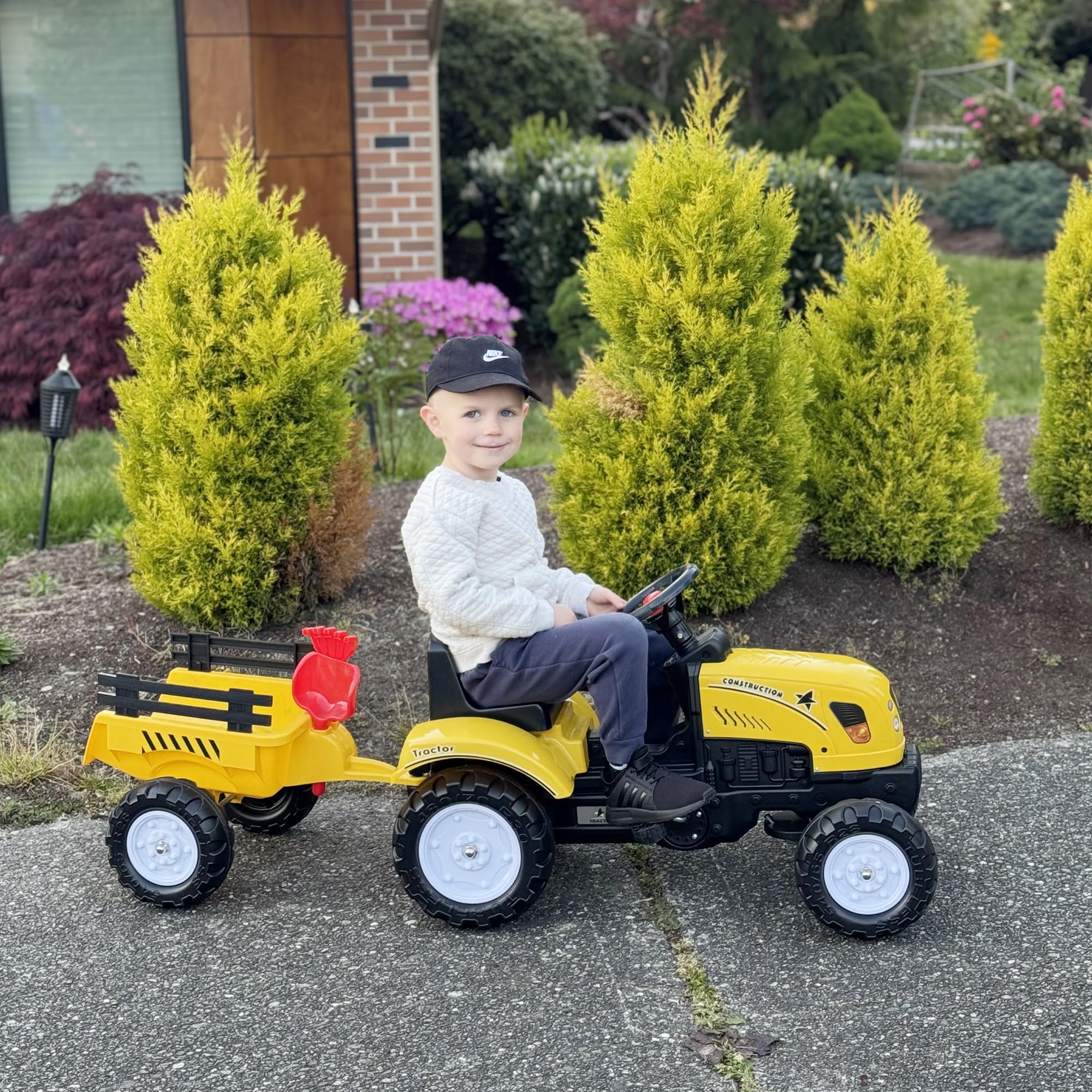 HOMCOM Kids Ride On Tractor with Trailer, Shovel & Rake | Manual Pedal Power | Ages 3+ 8