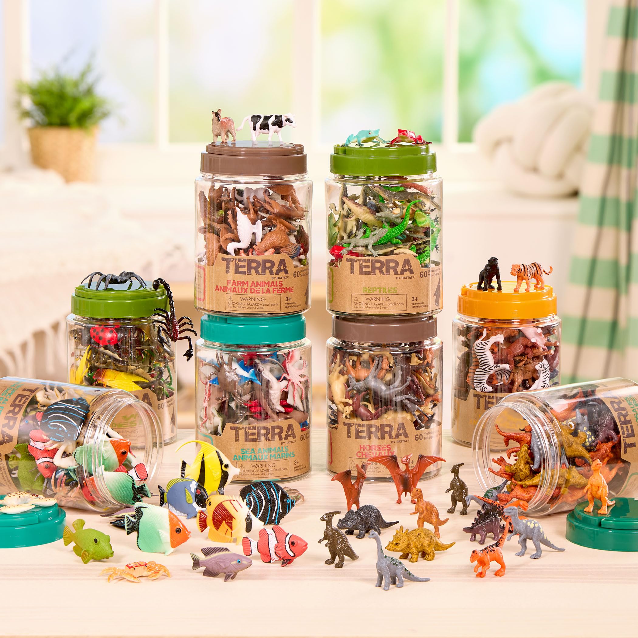 Terra by Battat Insect World - 60pc Miniature Plastic Bug Figurines | Realistic Animal Toys for Ages 3+ 4