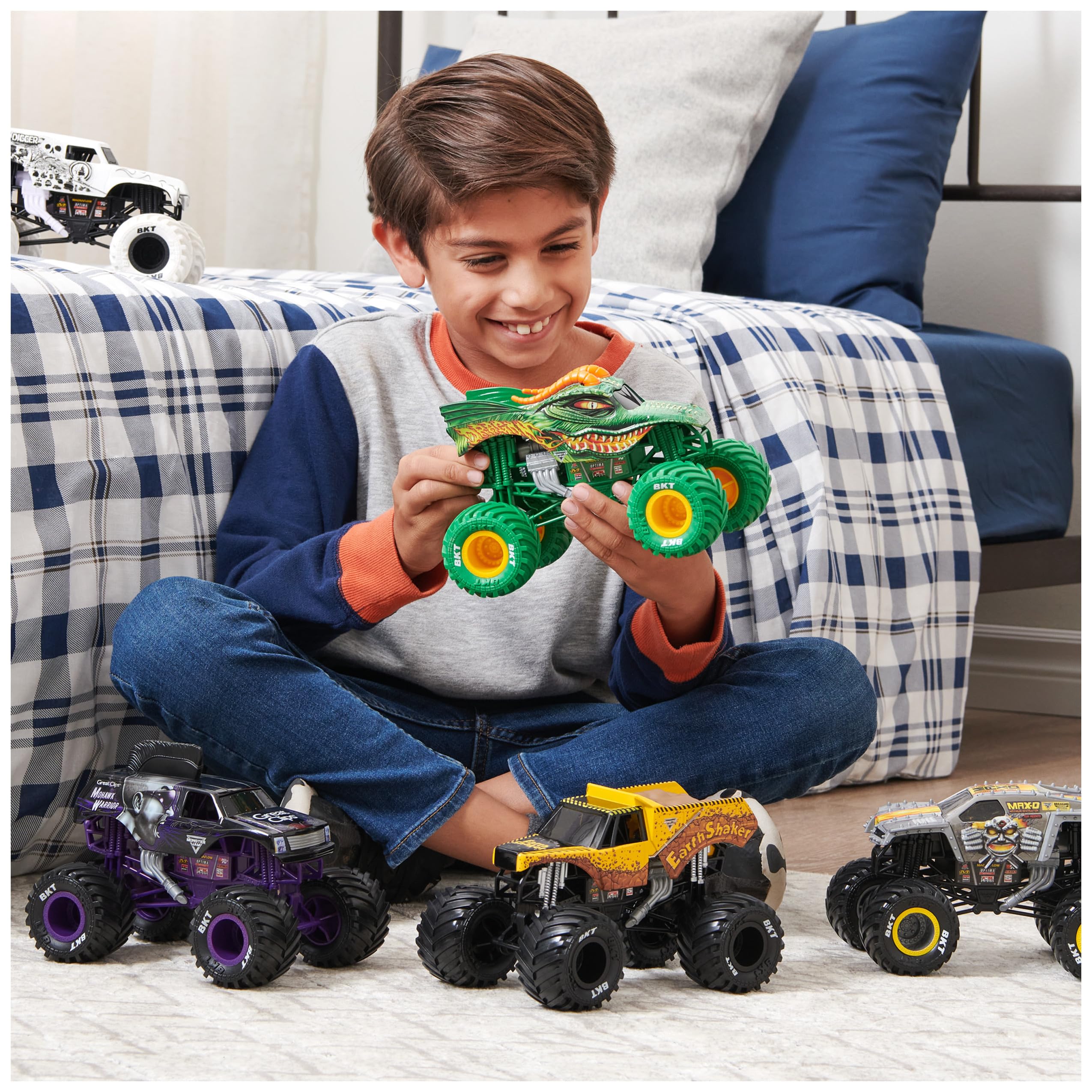Monster Jam Dalmatian 1:24 Scale Die-Cast Monster Truck | Working Suspension | Rubber BKT Tires 5
