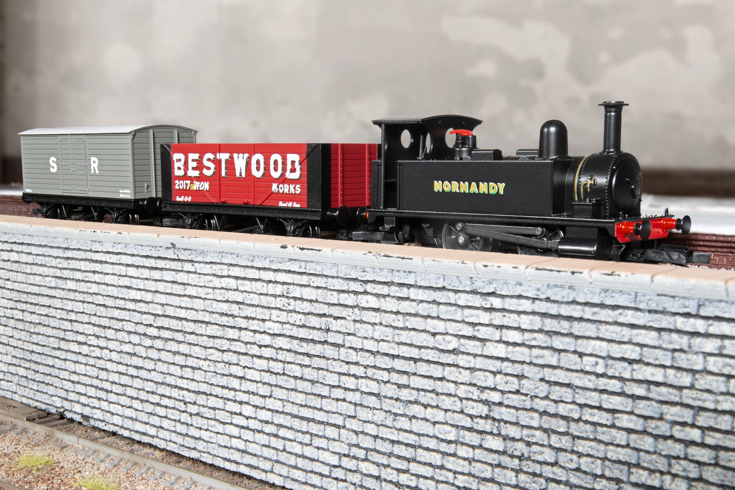 Hornby TT1005M Branchline Freight Train Set | TT:120 Scale | DCC Ready | Complete Starter Pack 8