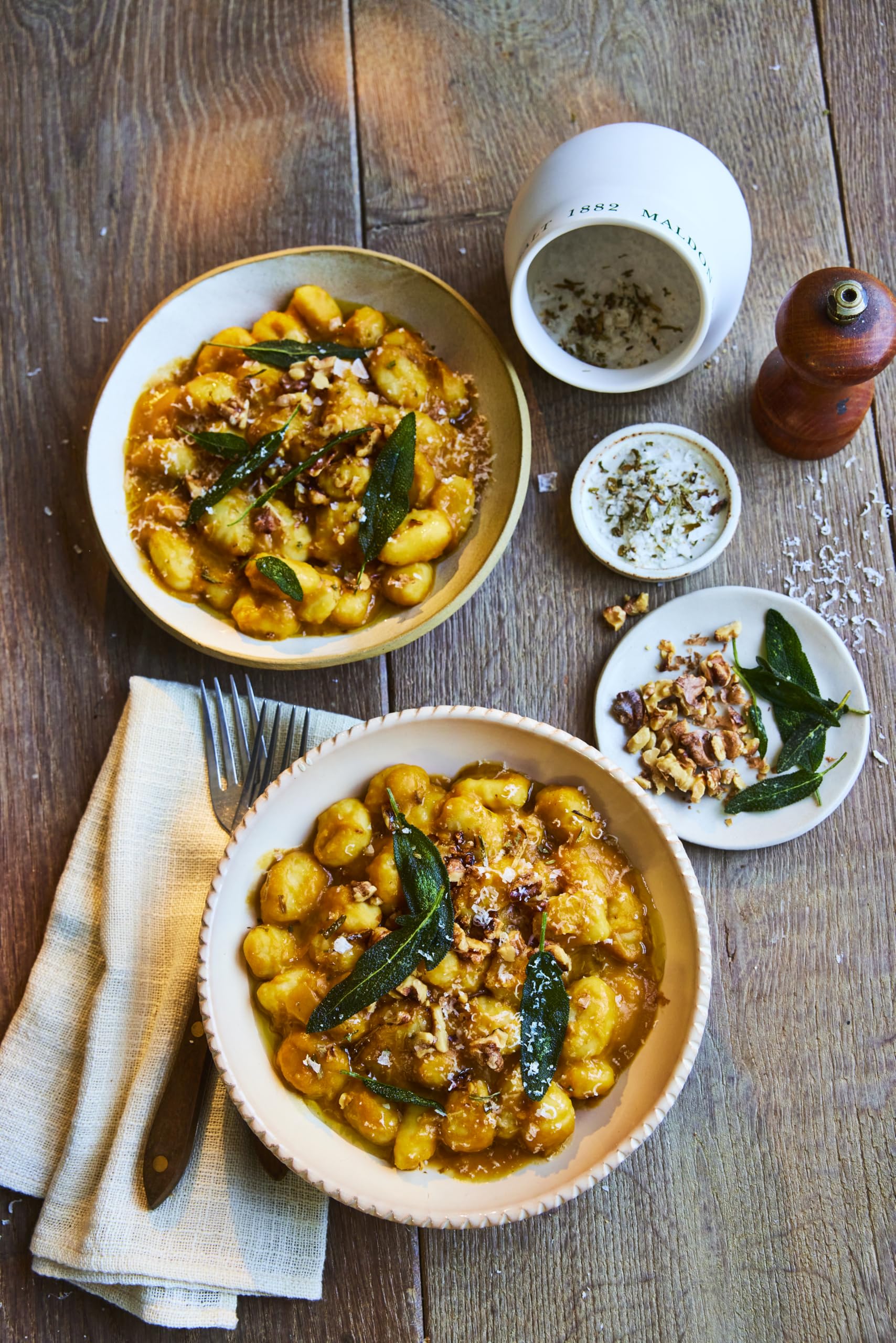 Maldon Ceramic Salt Pig - Classic Design for Countertop Storage | Cream/Off-white 6