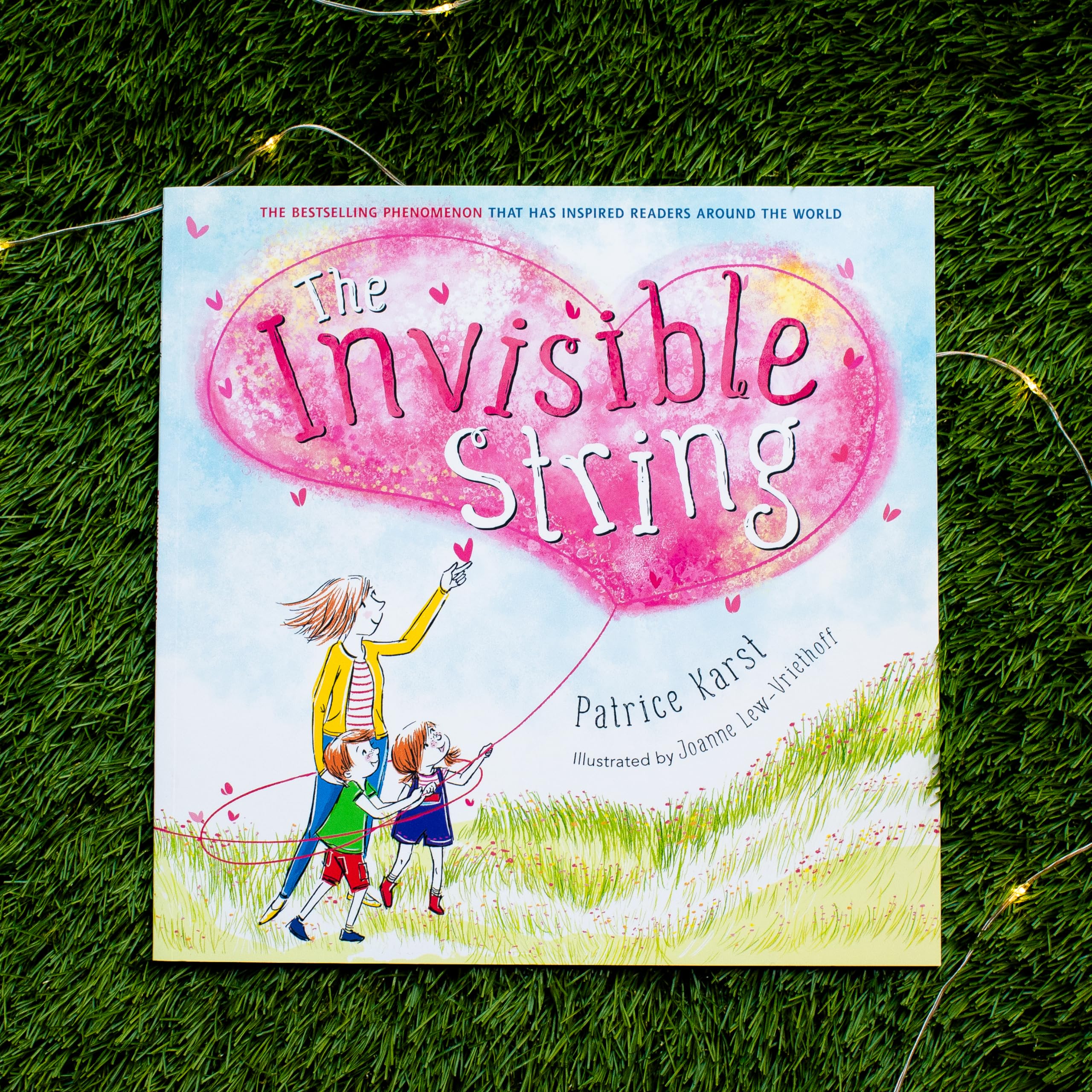 LITTLE, BROWN YOUNG READERS US The Invisible String Picture Book | Paperback | Illustrated 3