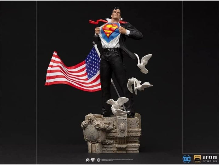 Iron Studios - Clark Kent Deluxe Art Scale Statue Multicolor 1:10 Scale