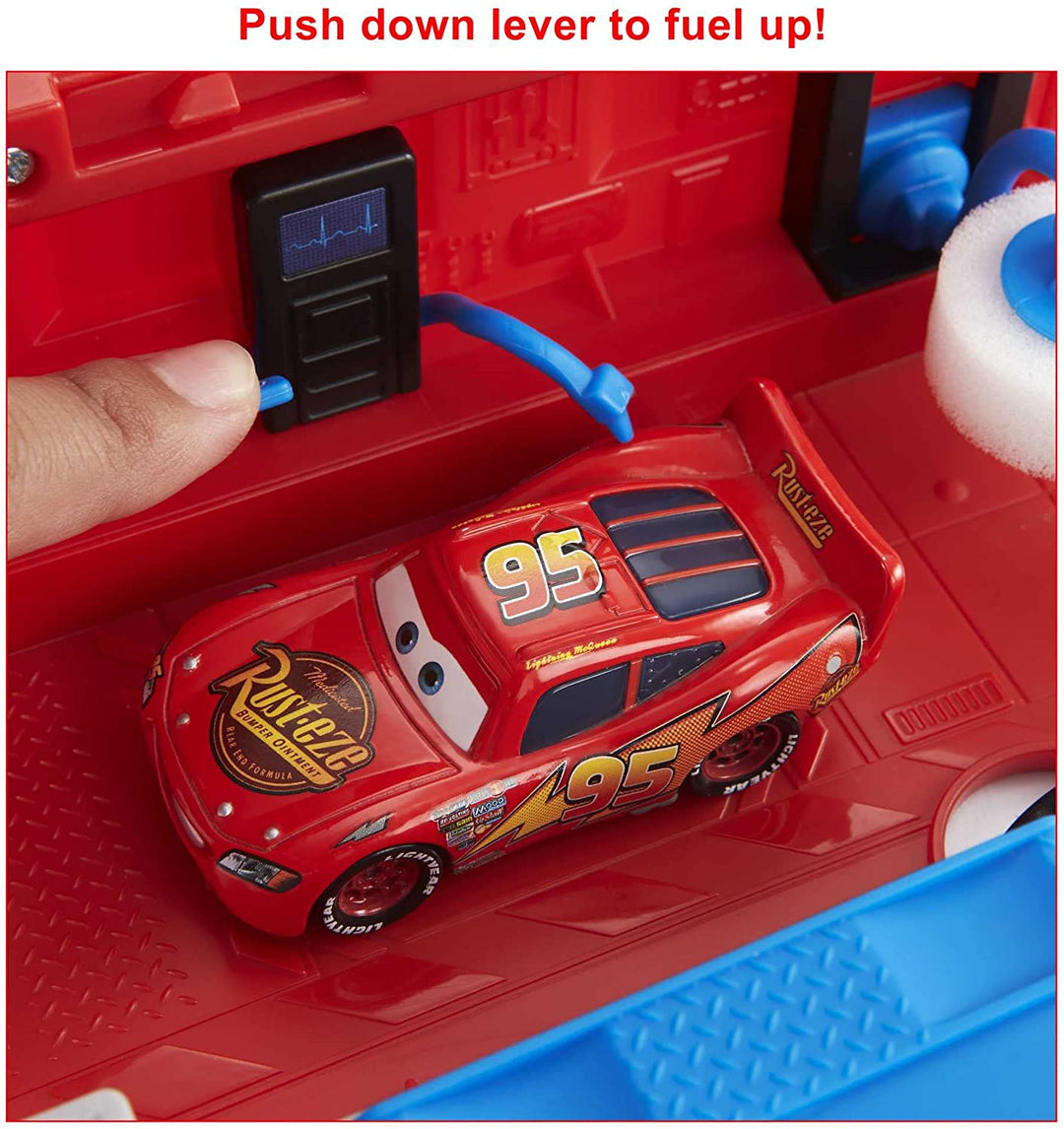 Disney Pixar Cars verwandeln Mack – Transporter-Truck lässt sich in Tune-Up S zusammenklappen