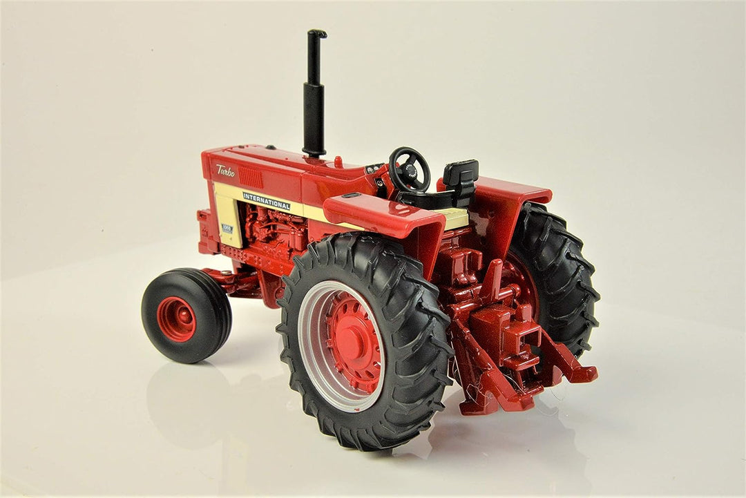 Britains 736 43294 EA CASE International Harvester Farmall 1066, red